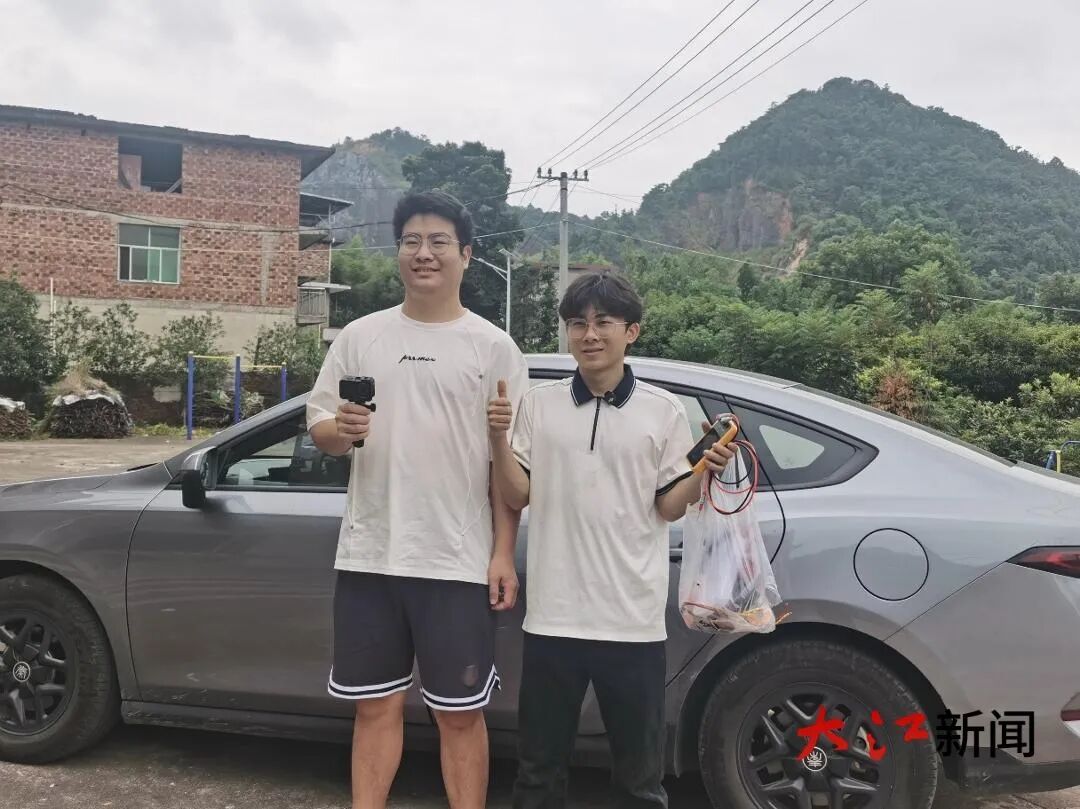 “我们在江西,为大爷大妈免费修电器” “我们在江西,为大爷大妈免费修电器”