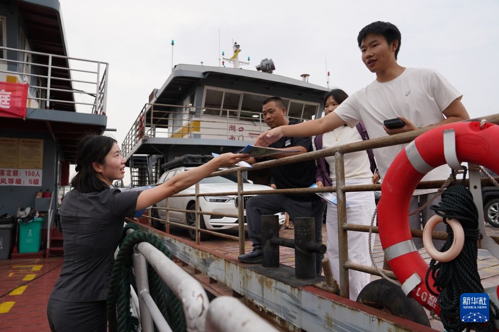 鄱阳湖上开庭 审案护长江 鄱阳湖上开庭 审案护长江