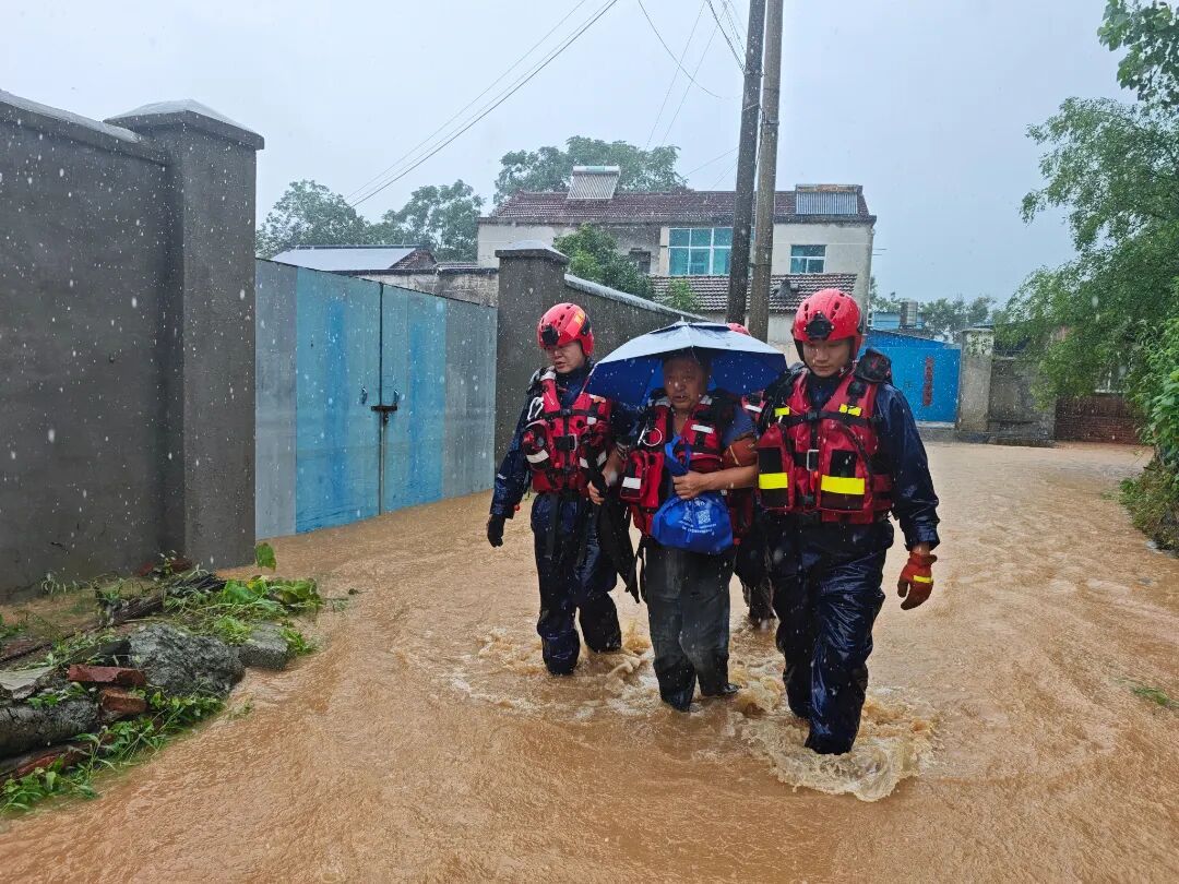 宜兴遭遇强降水,消防紧急救援! 宜兴遭遇强降水,消防紧急救援!