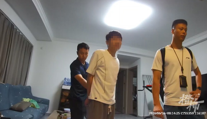 “热播剧女主角委屈得在饭桌上大哭”，警方：10人被抓