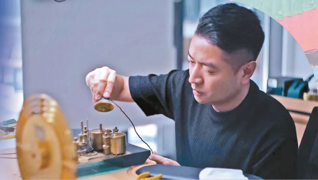 这群故宫匠人,修好了布达拉宫里沉睡上百年的钟表 这群故宫匠人,修好了布达拉宫里沉睡上百年的钟表