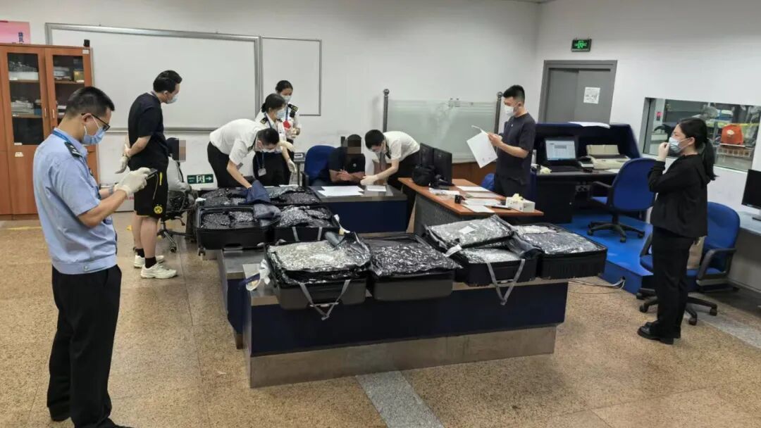“借道”中国转运70公斤毒品,2名外籍过境人员获刑 “借道”中国转运70公斤毒品,2名外籍过境人员获刑