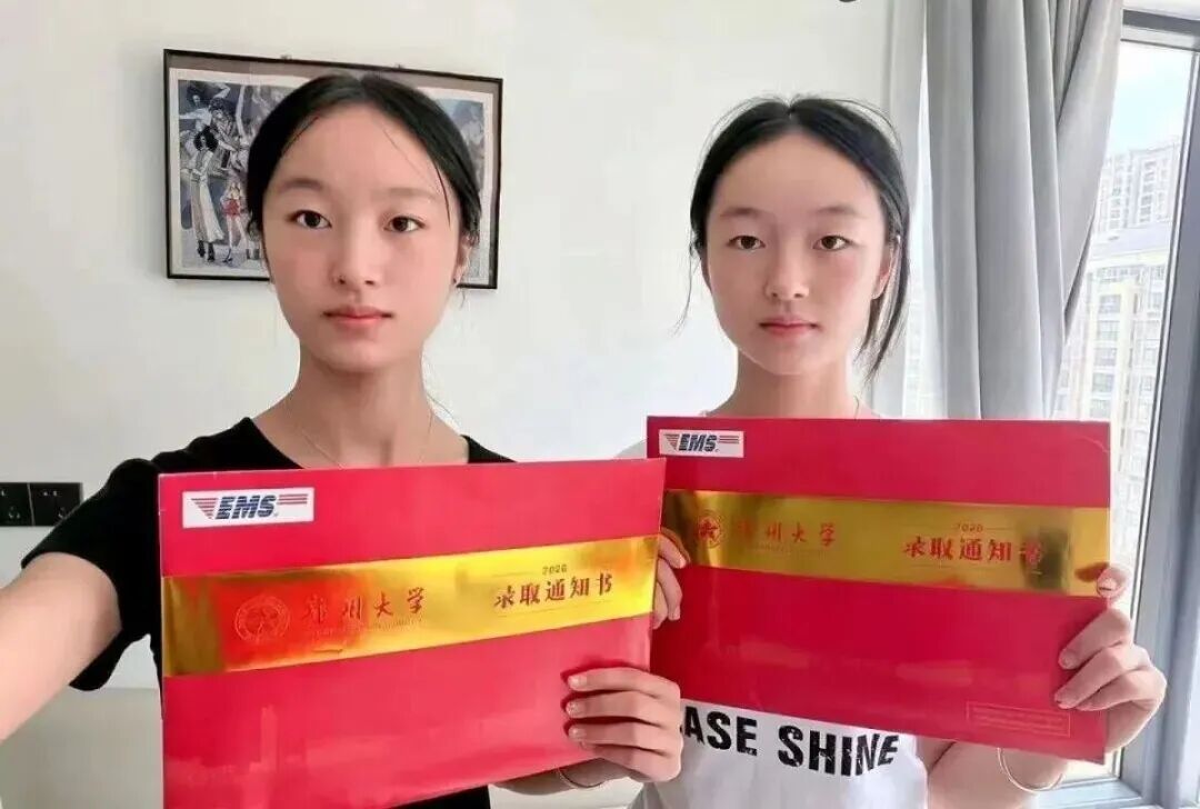 郑州大学迎12对双胞胎新生,其中两对高考只差1分 郑州大学迎12对双胞胎新生,其中两对高考只差1分