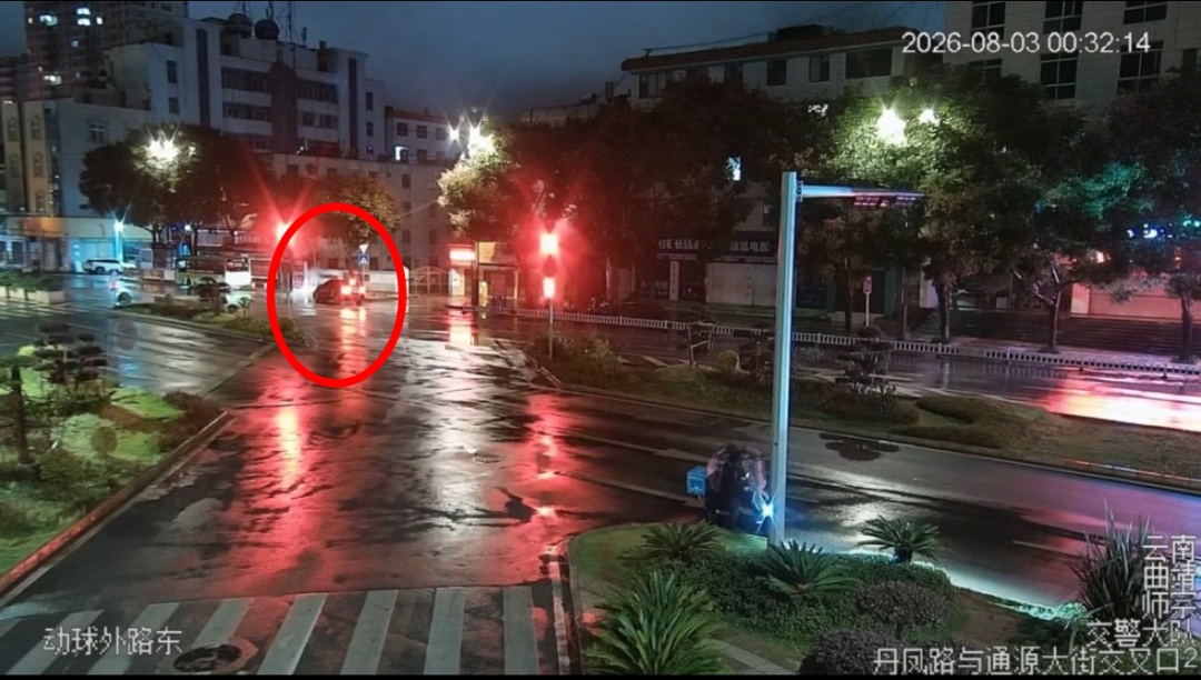 云AK21** 驾驶人肇事逃逸还找人“顶包”!警方通报→ 云AK21** 驾驶人肇事逃逸还找人“顶包”!警方通报→