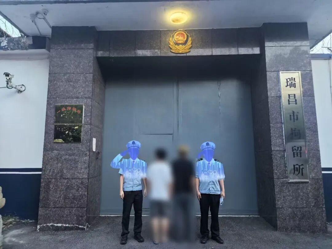 已“上头”的他,竟与民警抢气罐! 已“上头”的他,竟与民警抢气罐!