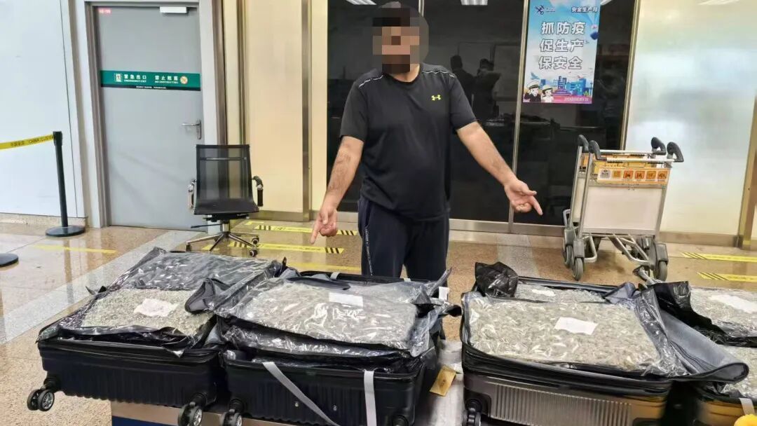 “借道”中国转运70公斤毒品,2名外籍过境人员获刑 “借道”中国转运70公斤毒品,2名外籍过境人员获刑