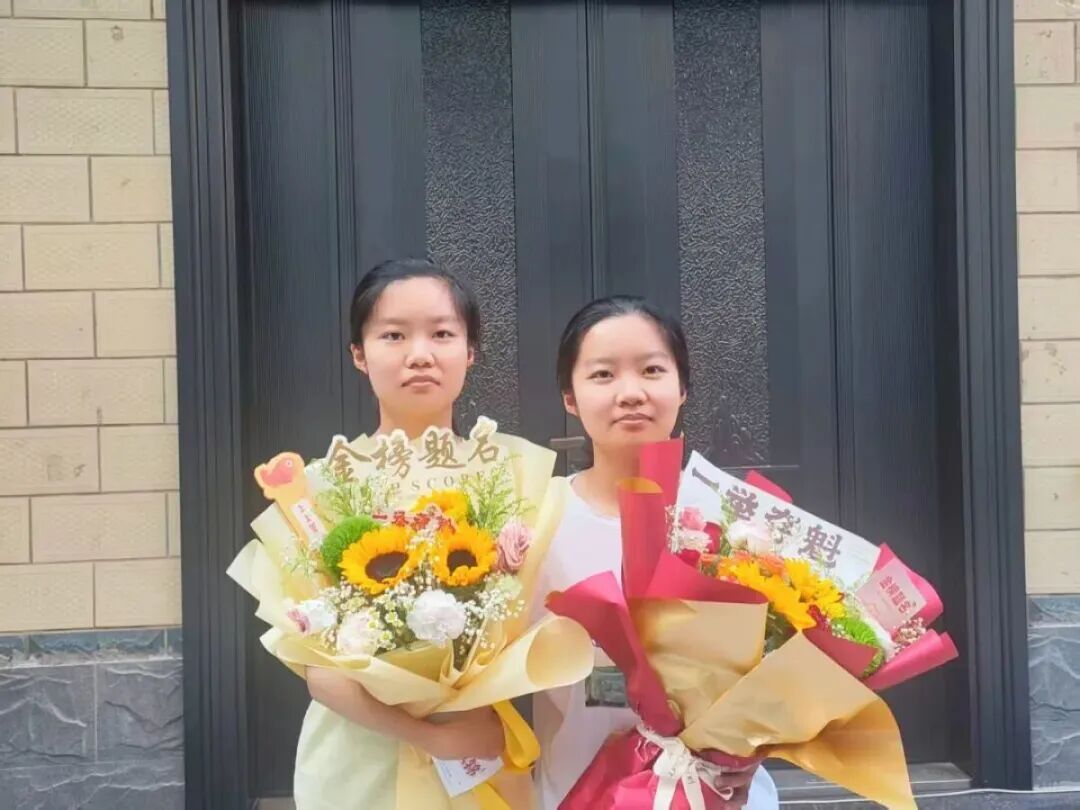 郑州大学迎12对双胞胎新生,其中两对高考只差1分 郑州大学迎12对双胞胎新生,其中两对高考只差1分