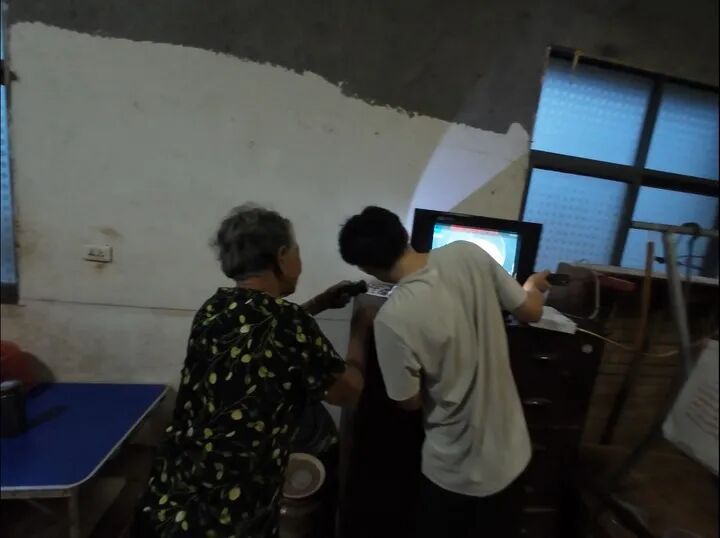 那个考了电工证的大学生,回村干了件“大事” 那个考了电工证的大学生,回村干了件“大事”