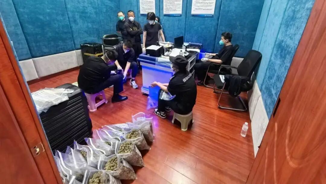 “借道”中国转运70公斤毒品,2名外籍过境人员获刑 “借道”中国转运70公斤毒品,2名外籍过境人员获刑