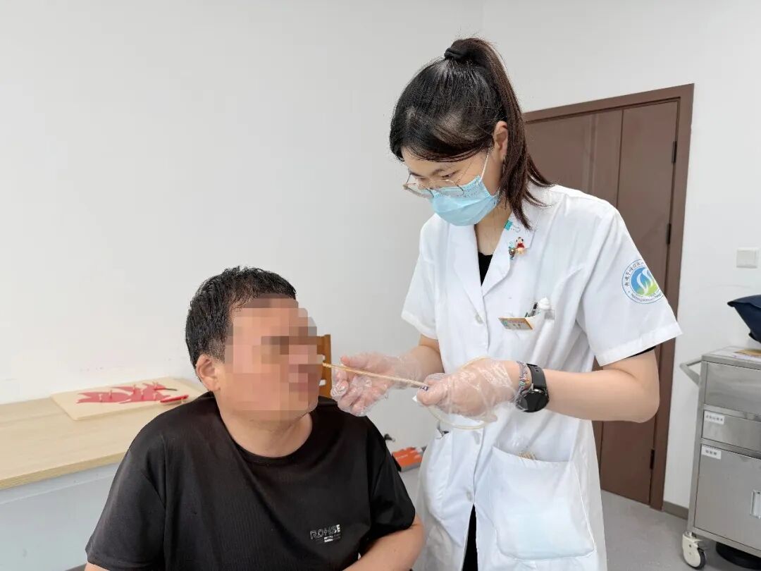 44岁男子两次脑梗,出院后无法进食,医生用冰棍进行“强冷刺激”,成功救了他 44岁男子两次脑梗,出院后无法进食,医生用冰棍进行“强冷刺激”,成功救了他