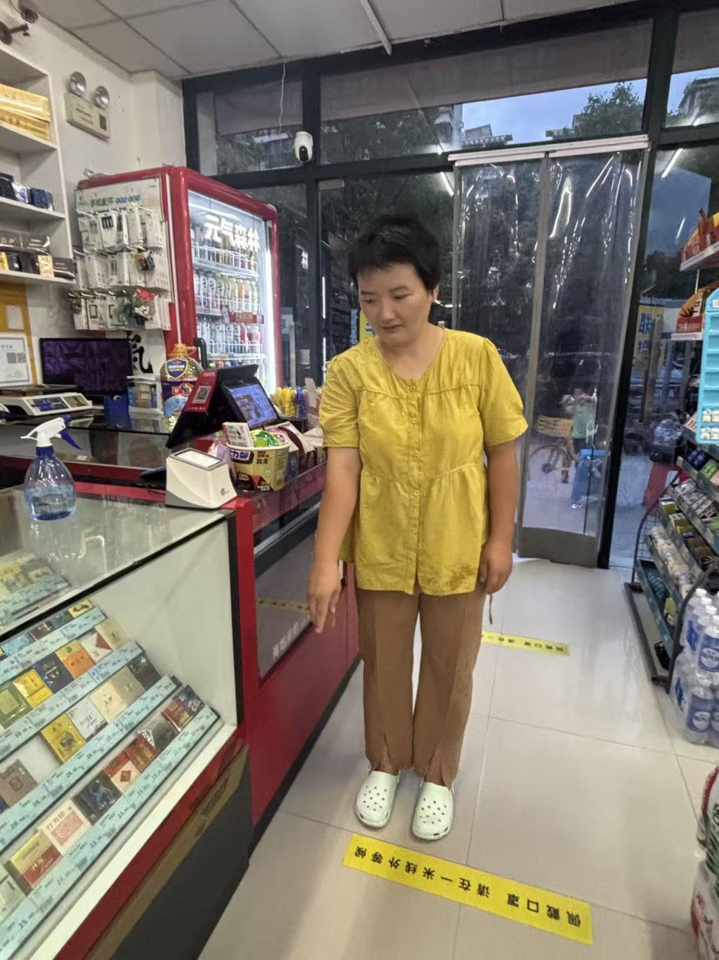 台风天把孩子临时托付给店主之后，这位骑手妈妈收到了陌生人的善意
