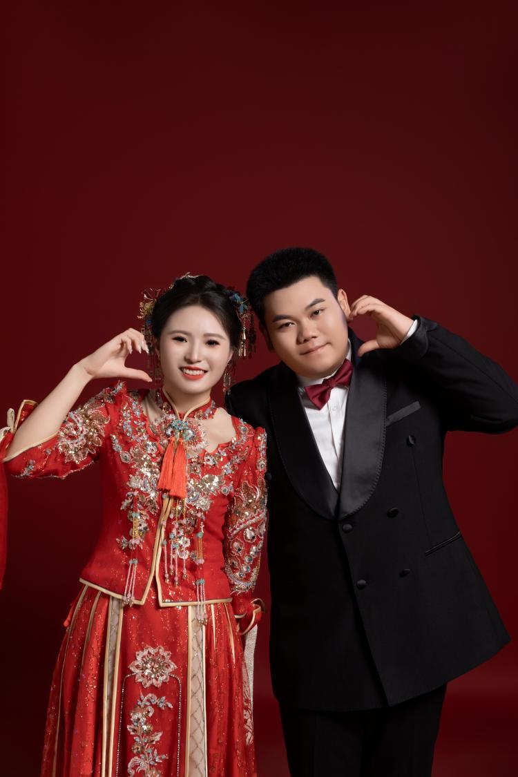 结婚当天新郎顺手抓了个在逃人员 新娘:为他感到骄傲 结婚当天新郎顺手抓了个在逃人员 新娘:为他感到骄傲