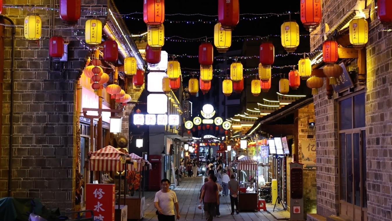 江西修水:非遗走进古城街区 游客沉浸式体验文化魅力 江西修水:非遗走进古城街区 游客沉浸式体验文化魅力