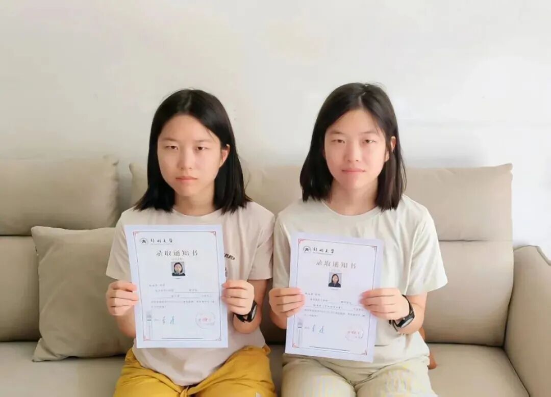 郑州大学迎12对双胞胎新生,其中两对高考只差1分 郑州大学迎12对双胞胎新生,其中两对高考只差1分