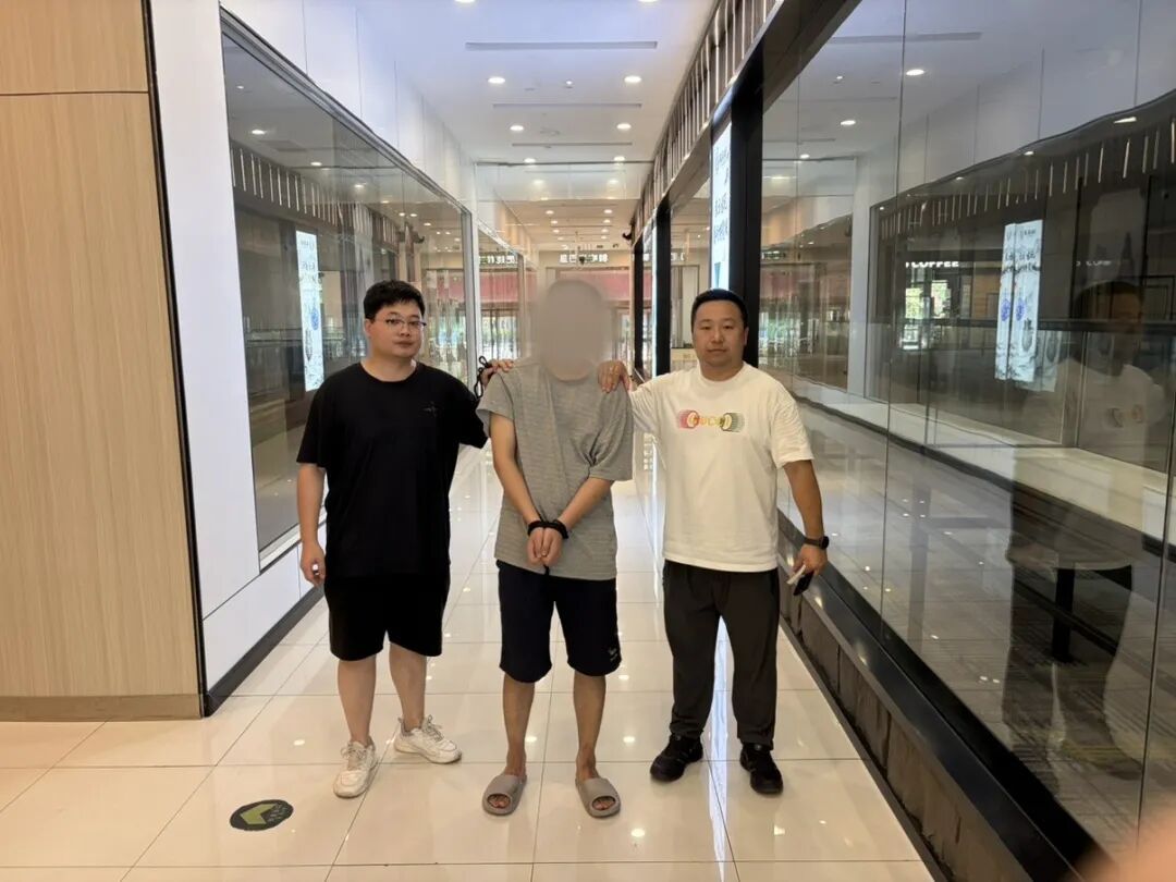“都去年的事了,还来抓我?” “都去年的事了,还来抓我?”