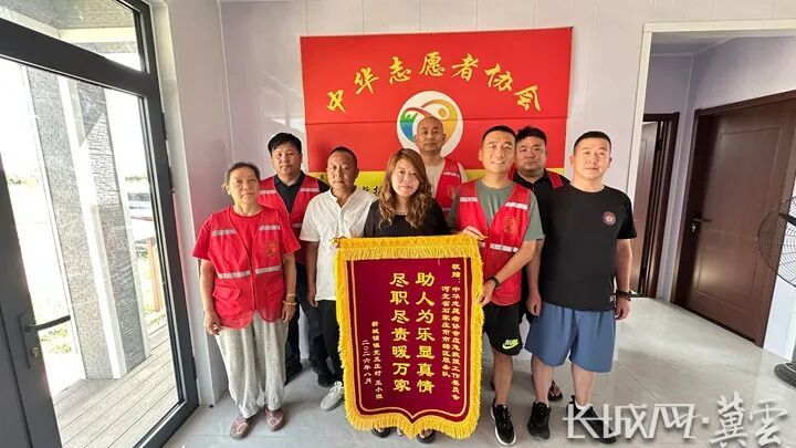 74岁老人走失,他们冒雨找了一晚上…… 74岁老人走失,他们冒雨找了一晚上……