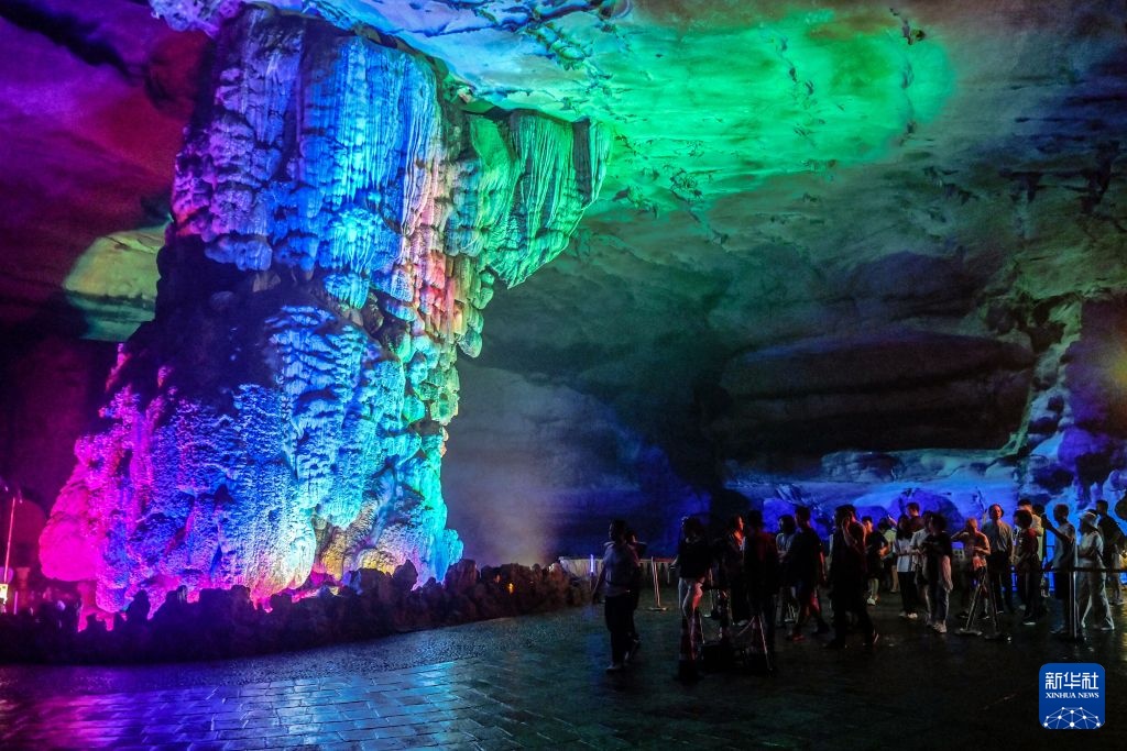 广西:“洞穴经济”打造文旅新体验 广西:“洞穴经济”打造文旅新体验