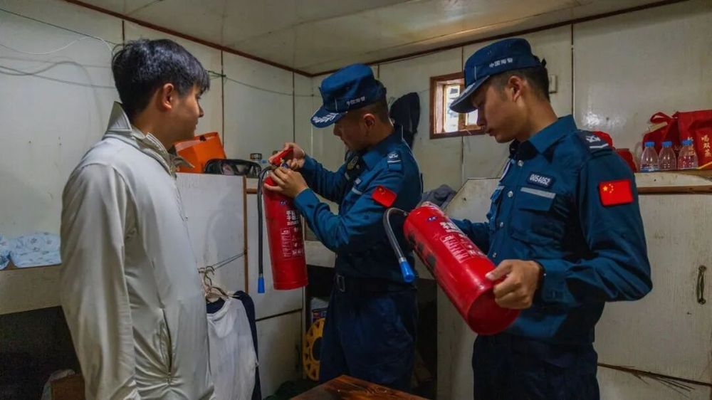 千帆竞发!海警全力护航“金秋第一网” 千帆竞发!海警全力护航“金秋第一网”