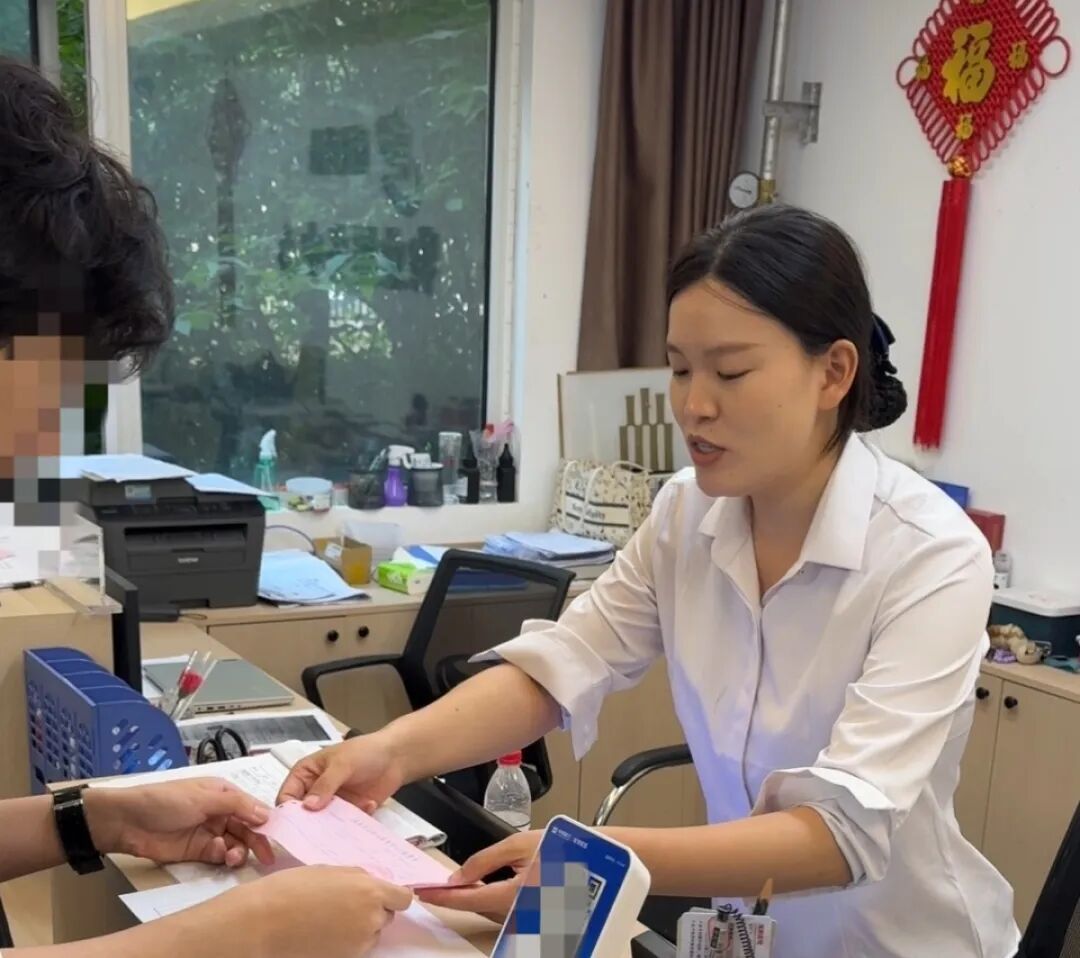 一小区宣布:孩子考上985,全家免三年物业费!业主:我都不好意思了 一小区宣布:孩子考上985,全家免三年物业费!业主:我都不好意思了