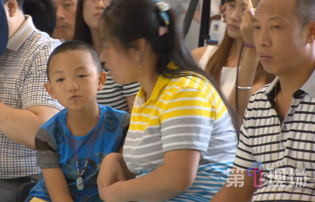 “山西挖眼案”受害男孩回深圳报喜！高考全国同专业第一！