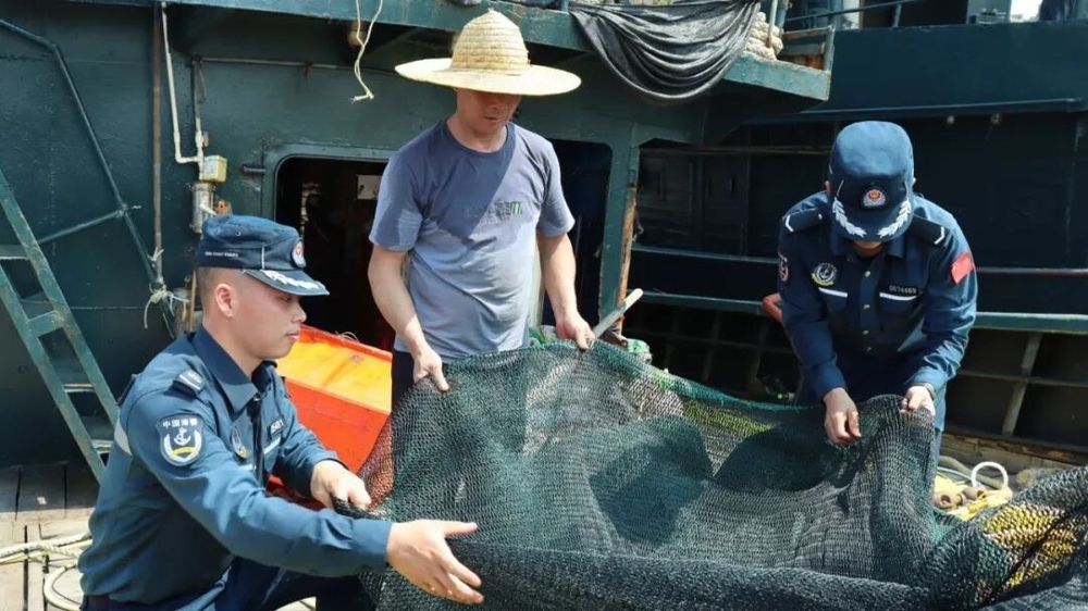 千帆竞发!海警全力护航“金秋第一网” 千帆竞发!海警全力护航“金秋第一网”