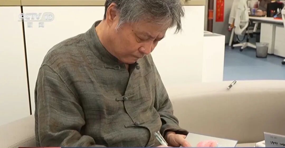 “不是我写的!”一个月内两次“打假”上了热搜 ,余华:我不知道该怎么办 “不是我写的!”一个月内两次“打假”上了热搜 ,余华:我不知道该怎么办