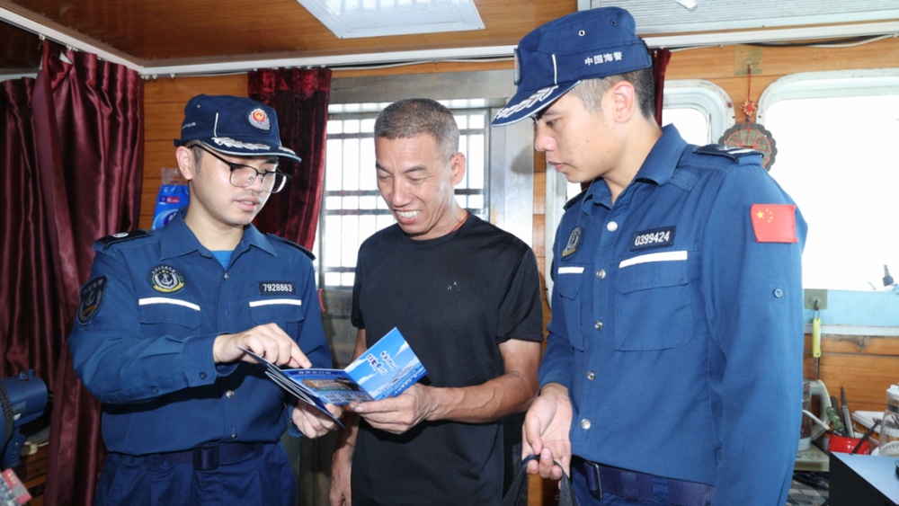 千帆竞发!海警全力护航“金秋第一网” 千帆竞发!海警全力护航“金秋第一网”