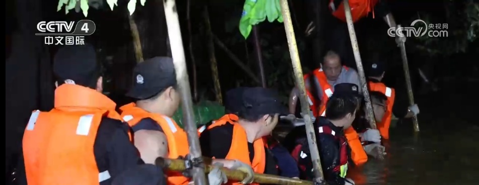 多地迎持续强降雨 各部门联动抢险救援争分夺秒保安全保通畅