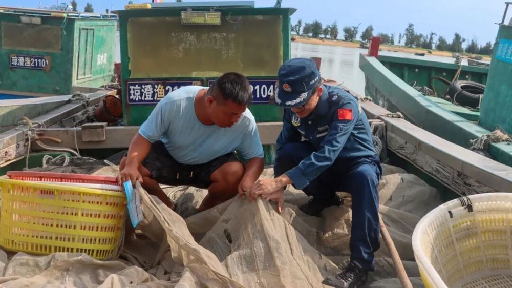 千帆竞发!海警全力护航“金秋第一网” 千帆竞发!海警全力护航“金秋第一网”