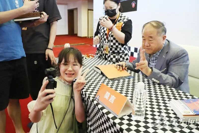 时隔14年重返上海书展，莫言谈AI创作：无法替代对人物和生活的真正理解