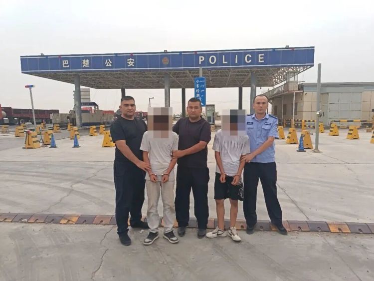 凌晨暴力破锁盗走门店8部二手手机,只为凑钱去邻市景区游玩,两男子作案后在出租车上酣睡,被司机直接送进公安检查站 凌晨暴力破锁盗走门店8部二手手机,只为凑钱去邻市景区游玩,两男子作案后在出租车上酣睡,被司机直接送进公安检查站