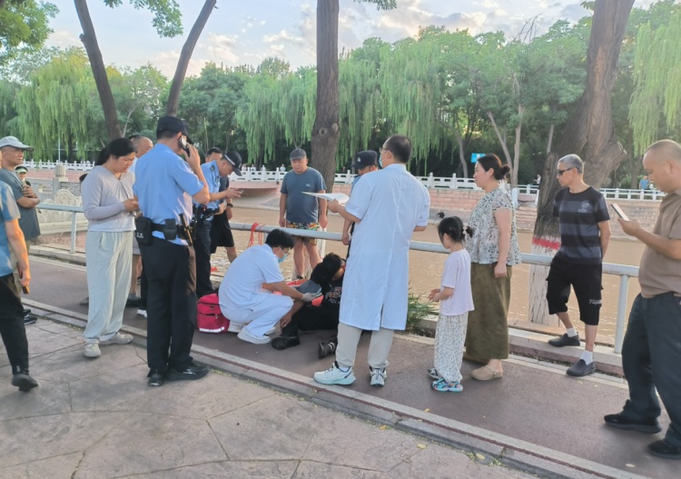 银川唐徕渠惊心动魄一幕!外卖小哥两次跳渠轻生,一群陌生人拼死救回! 银川唐徕渠惊心动魄一幕!外卖小哥两次跳渠轻生,一群陌生人拼死救回!