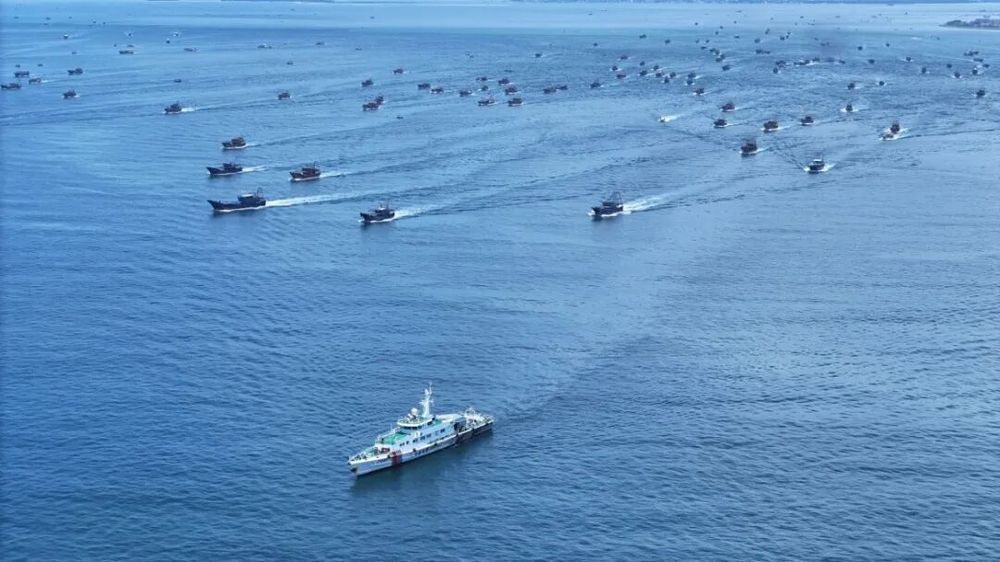 千帆竞发!海警全力护航“金秋第一网” 千帆竞发!海警全力护航“金秋第一网”