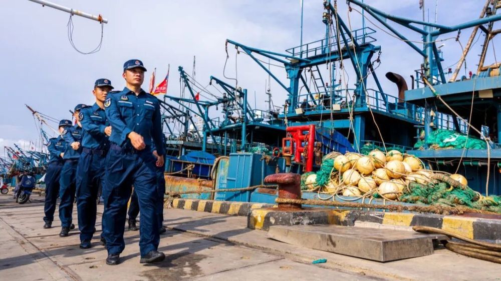 千帆竞发!海警全力护航“金秋第一网” 千帆竞发!海警全力护航“金秋第一网”