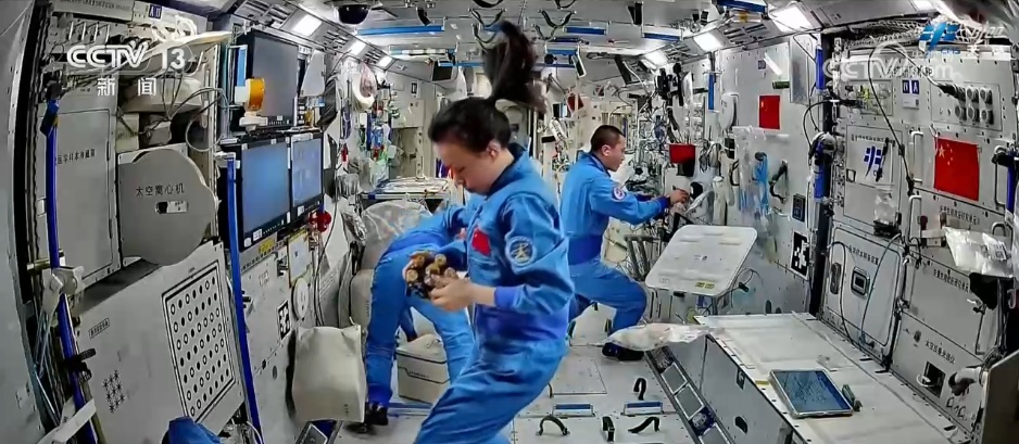 太空出差80余天 神舟二十三号乘组各项在轨工作有序推进 太空出差80余天 神舟二十三号乘组各项在轨工作有序推进