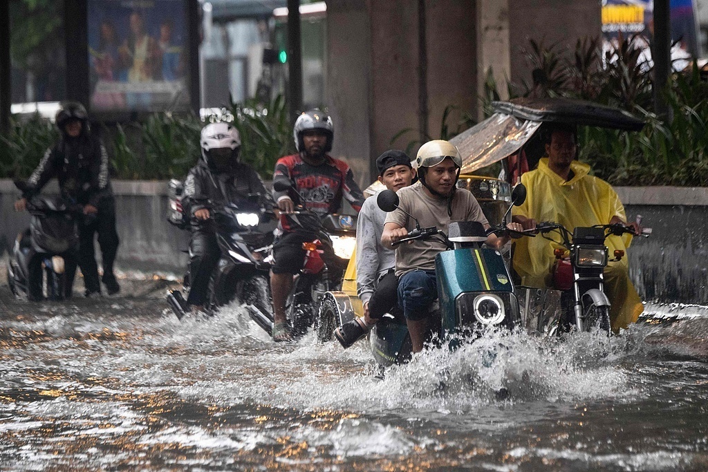 菲律宾民防局：持续强降雨已致500多万人受灾