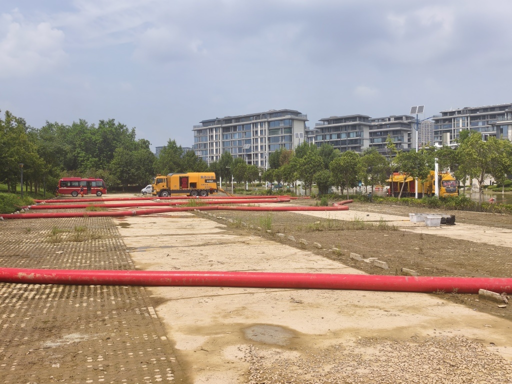河南周口:消防三班倒连夜加急排涝,多处阻断道路逐步具备通行条件 河南周口:消防三班倒连夜加急排涝,多处阻断道路逐步具备通行条件