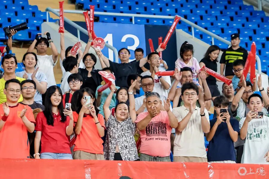 5比0!中国U-17女足横扫皇马梯队!巨星劳尔夫妇专程来上海为女儿加油助威,还是输了 5比0!中国U-17女足横扫皇马梯队!巨星劳尔夫妇专程来上海为女儿加油助威,还是输了