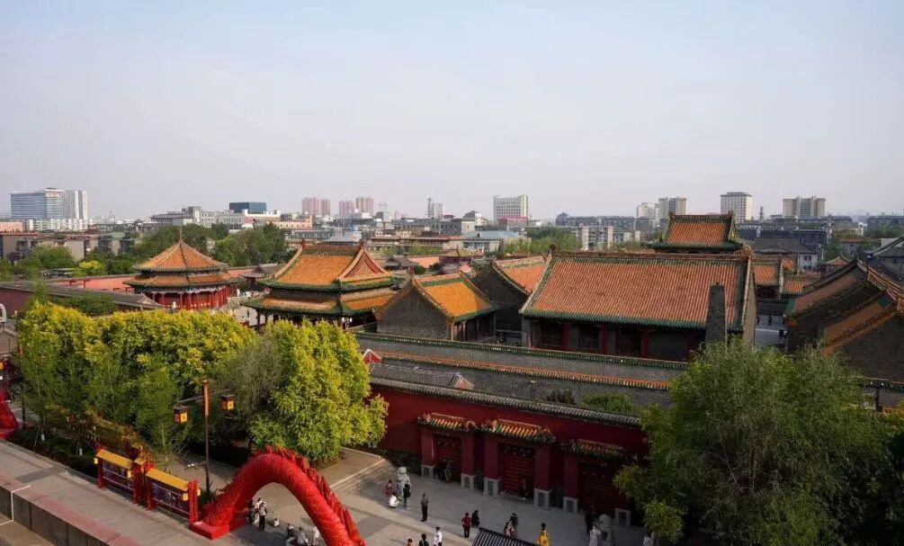 安检仪下的“鸡架”，网友：到底是谁的？