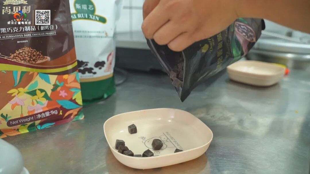 深色蛋糕到底能不能吃?记者调查武汉市场,真相来了 深色蛋糕到底能不能吃?记者调查武汉市场,真相来了