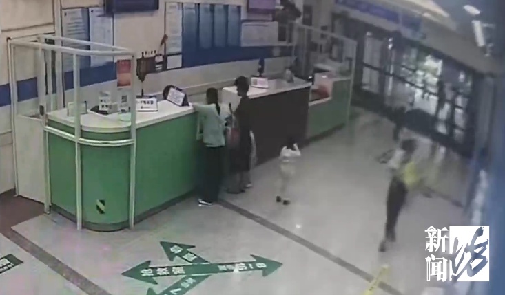 辗转4家医院后,4岁男孩被紧急送来上海救治!医生提醒:暑假至今接诊近百例 辗转4家医院后,4岁男孩被紧急送来上海救治!医生提醒:暑假至今接诊近百例