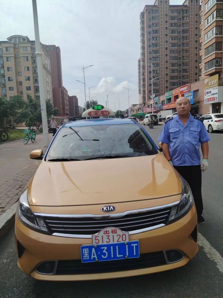 长春来哈女子凌晨打车，执意要去公路大桥！唠了几分钟，哈尔滨的哥把车开到派出所……