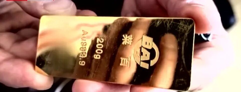 75岁独居老人向保姆炫耀金条被盗，保姆：闹着玩，他非要报警