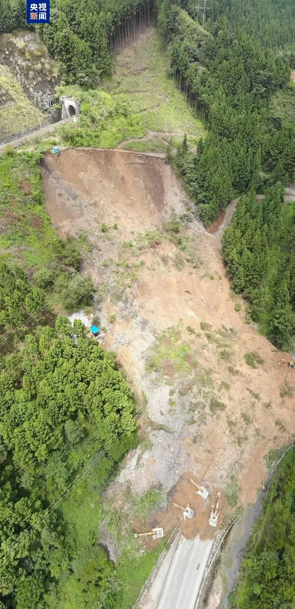 广西一施工点发生山体滑坡,5人被困,目前搜救出1人已无生命体征 广西一施工点发生山体滑坡,5人被困,目前搜救出1人已无生命体征