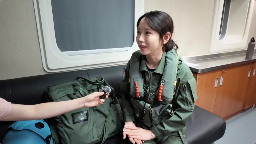 首批舰载机女飞行学员，拿下关键考核