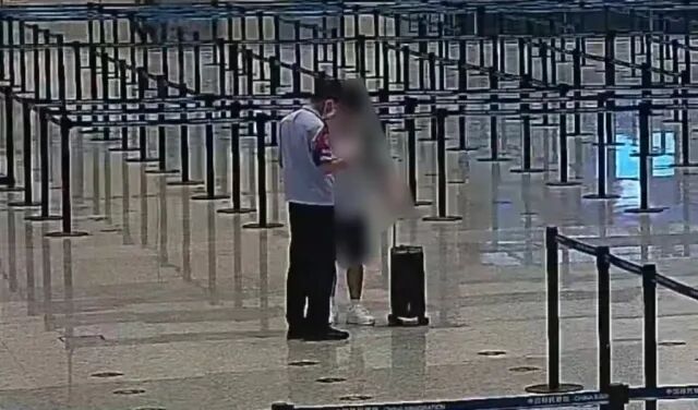 21岁小伙瞒着父母去泰国找女朋友，在机场被民警劝下