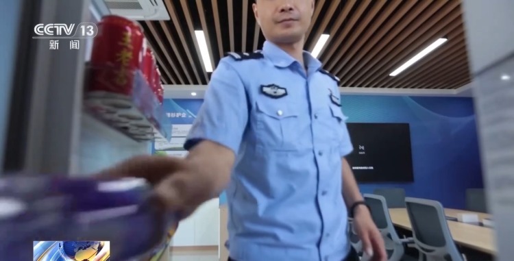 法治在线丨“所长,有人送来个大冰箱” 一场警与民的双向奔赴 法治在线丨“所长,有人送来个大冰箱” 一场警与民的双向奔赴