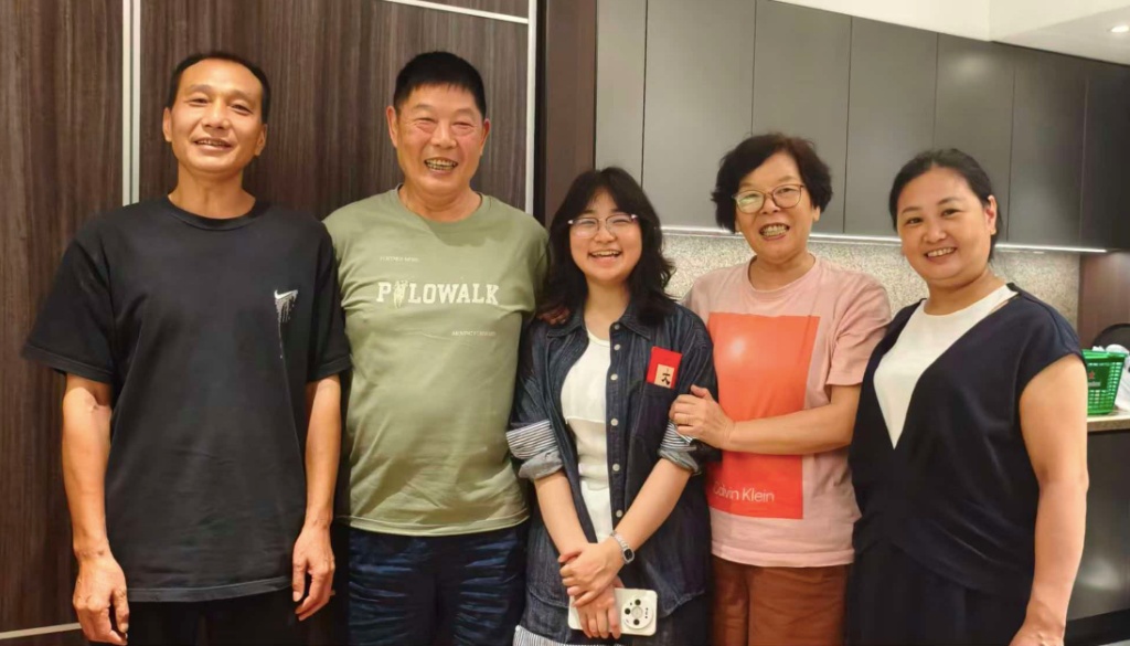 16年前被退伍老兵托举的坠江女孩，今天走进了北大