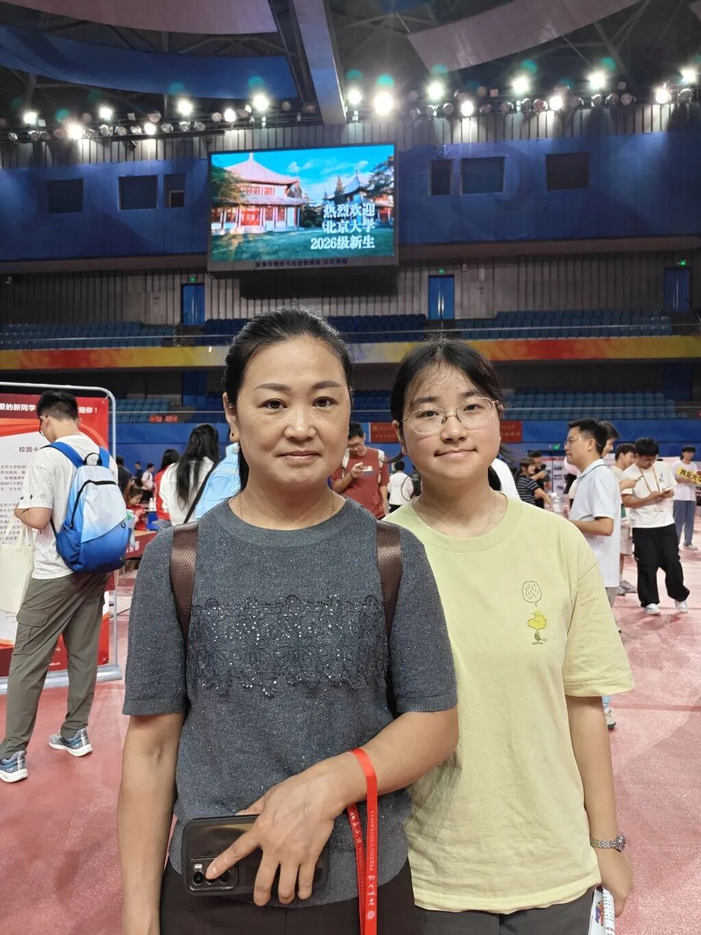 16年前被退伍老兵托举的坠江女孩，今天走进了北大
