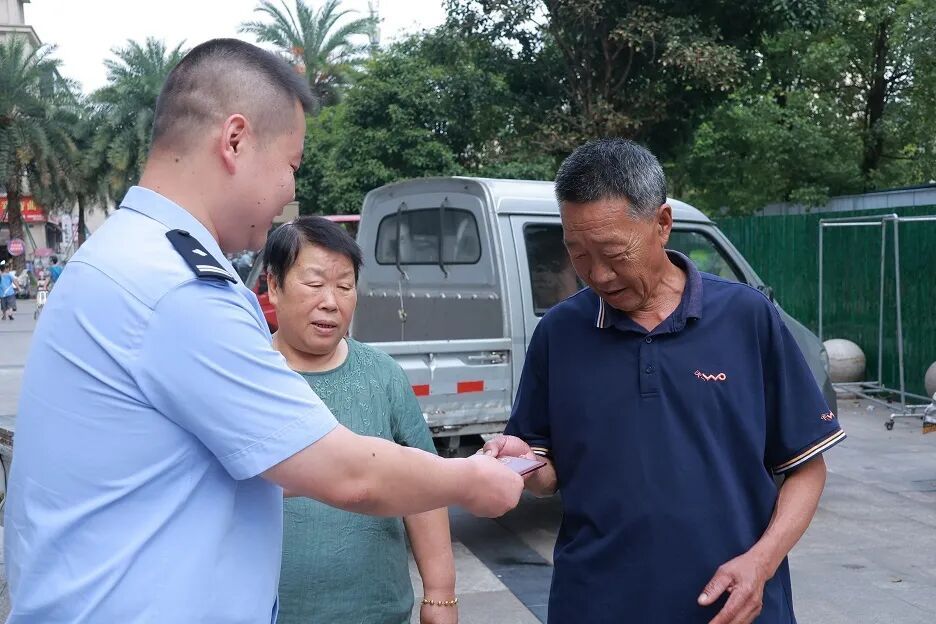 只因一句嘱托，男子看守深山老宅20多年！房主回乡卖房发现他还在